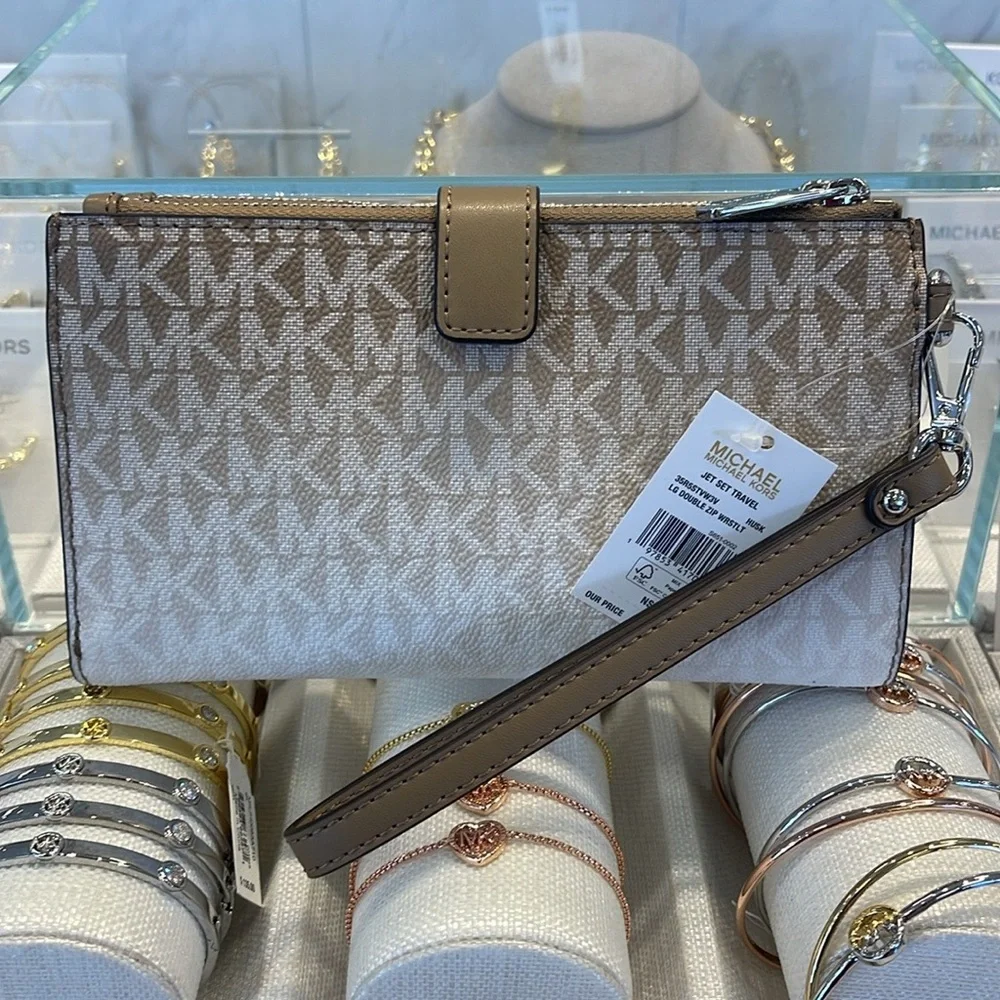 MICHAEL KORS
Jet Set Large Logo Signature Double-Zip Wristlet-Wallet-Phone Case - Picture 15 of 16
